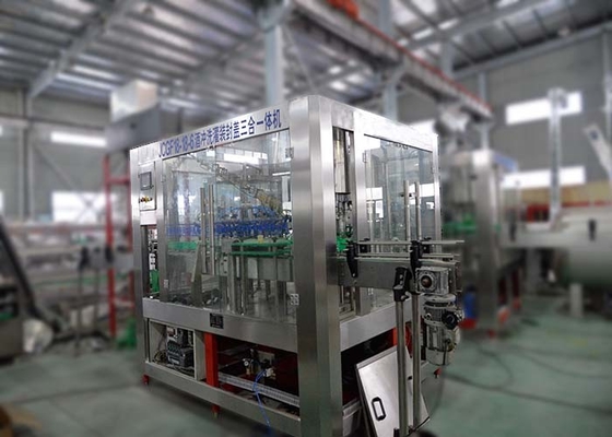 Китай Машина завалки воды ДКГФ18-18-6 3-Ин-1 автоматическая для Карбонатед напитка /Co2 поставщик