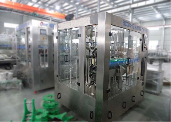 Китай Карбонатед покрывать и машина для прикрепления этикеток бутылки напитка заполняя, машина автоматической воды заполняя и покрывая поставщик